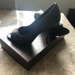 Gucci open peep toes pumps size 38 1/2